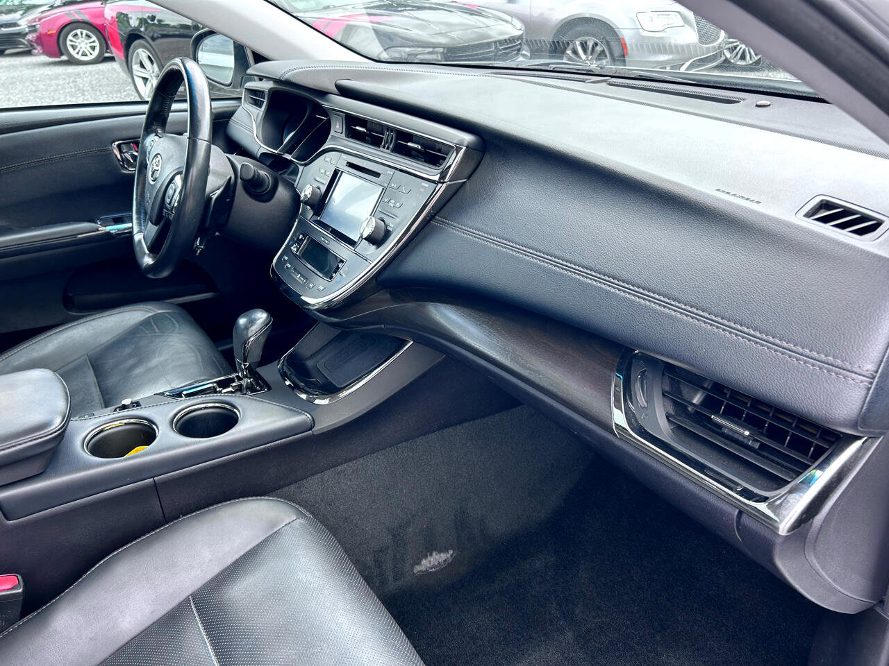 Used 2018 Toyota Avalon Limited image 9