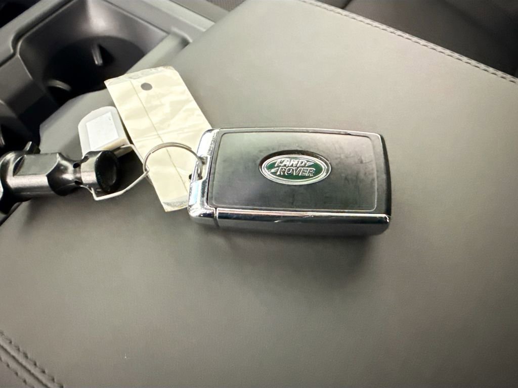Used 2025 Land Rover Defender 110 X-Dynamic SE image 17