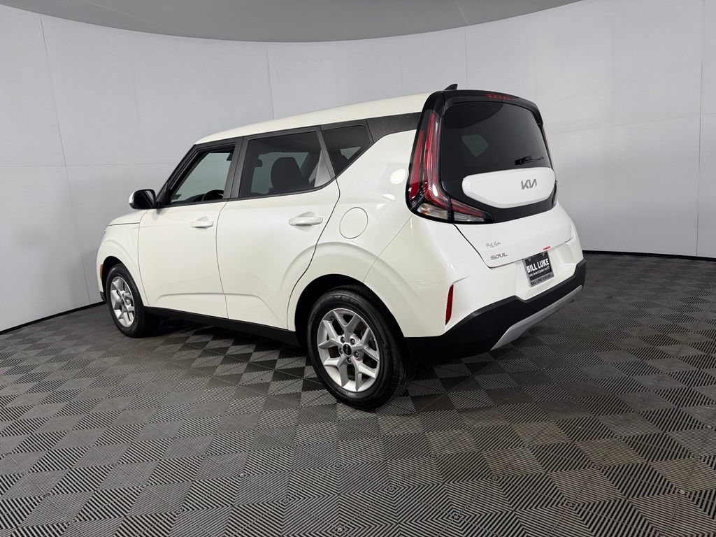 Used 2025 Kia Soul LX w/ LX Technology Package FWD image 8