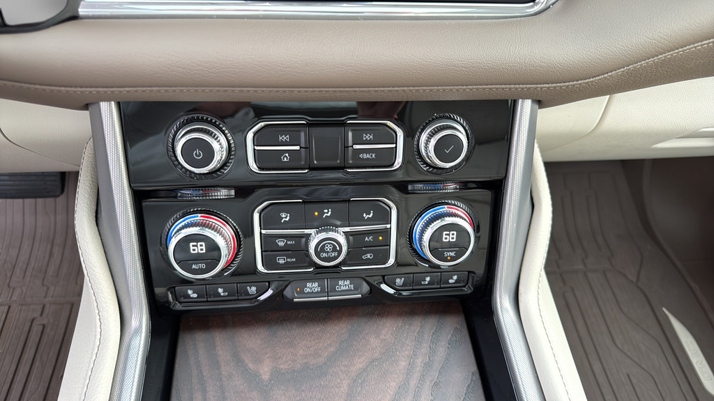 Used 2023 GMC Yukon Denali AWD/4WD image 10