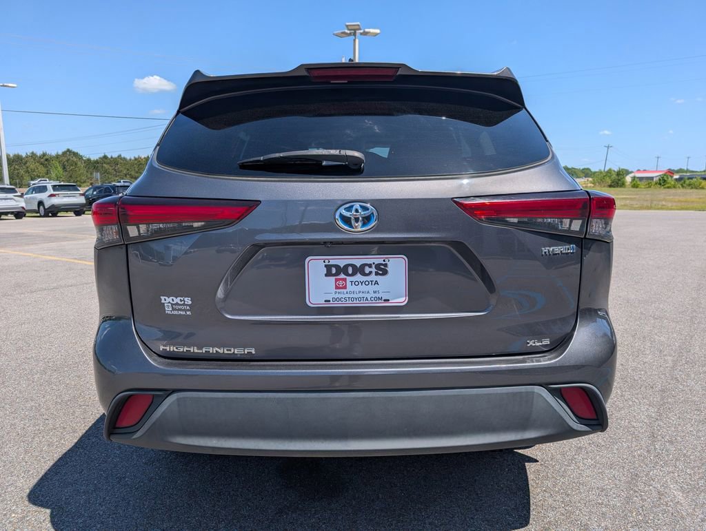 Used 2020 Toyota Highlander XLE image 4