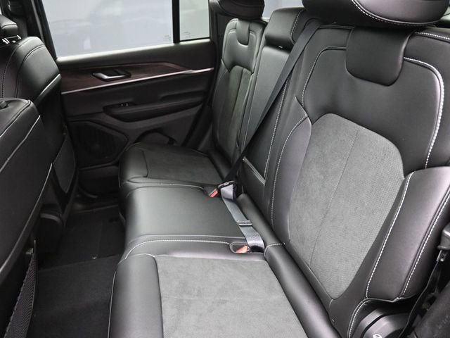 New 2026 Jeep Grand Cherokee Altitude image 18