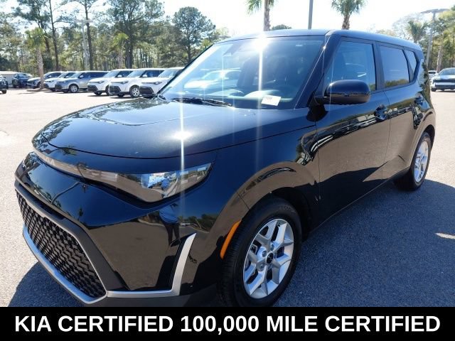 Certified 2025 Kia Soul LX FWD image 1
