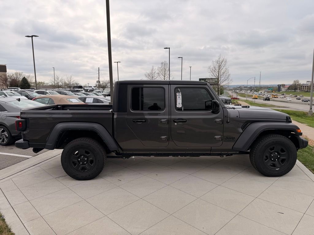 Used 2021 Jeep Gladiator Sport AWD/4WD image 6