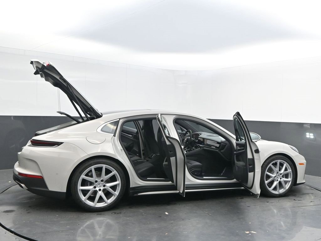 New 2025 Porsche Panamera image 38