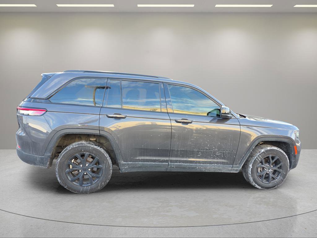 Used 2024 Jeep Grand Cherokee Altitude image 5
