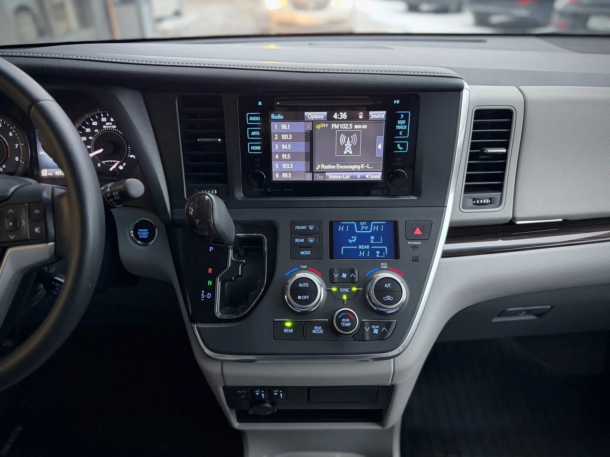 Used 2017 Toyota Sienna XLE image 14