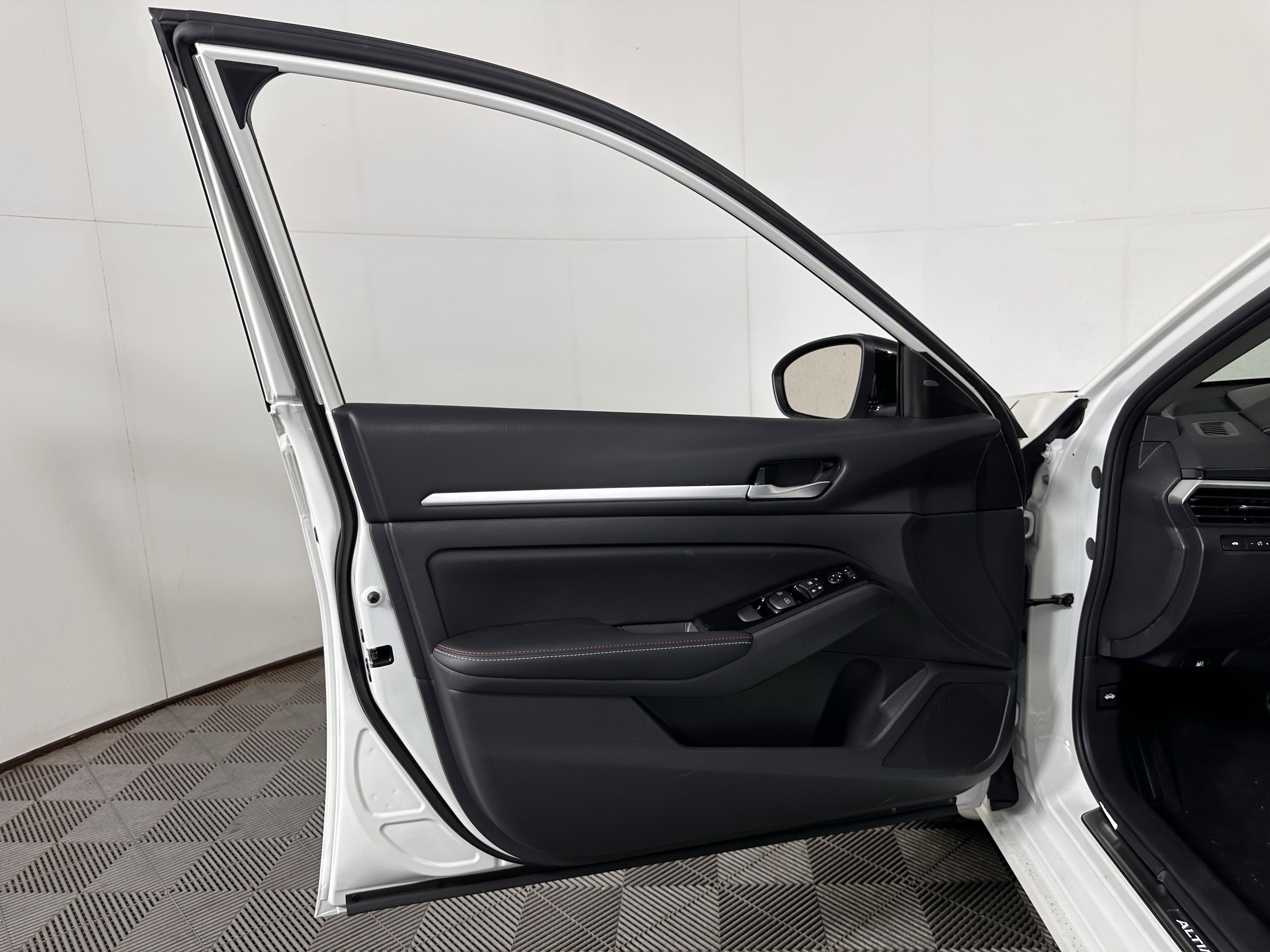 New 2025 Nissan Altima 2.5 SR w/ SR Premium Package image 23