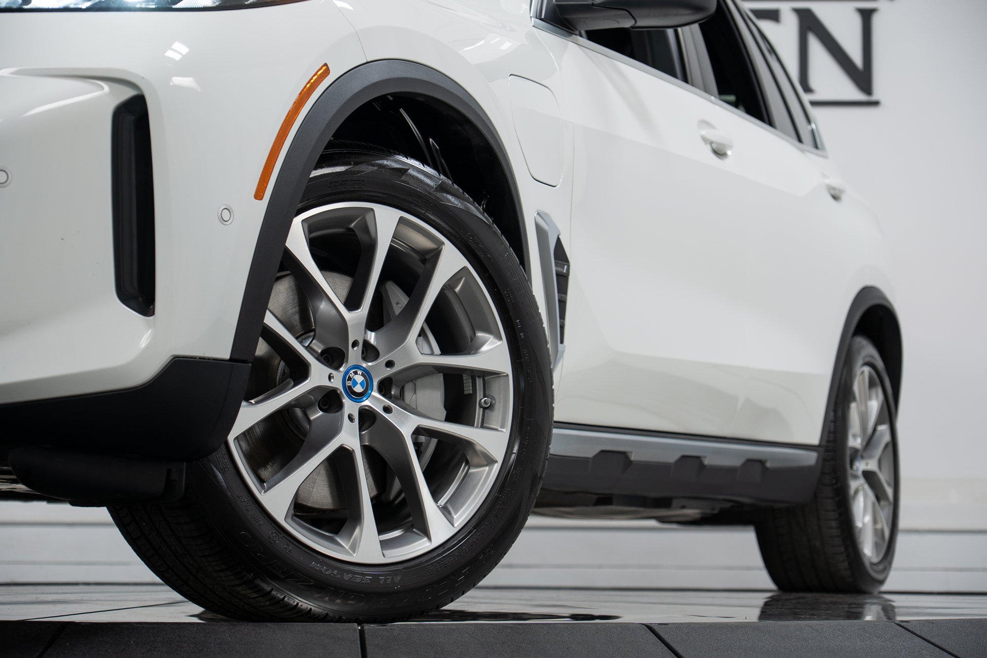 Certified 2024 BMW X5 xDrive50e AWD/4WD image 27