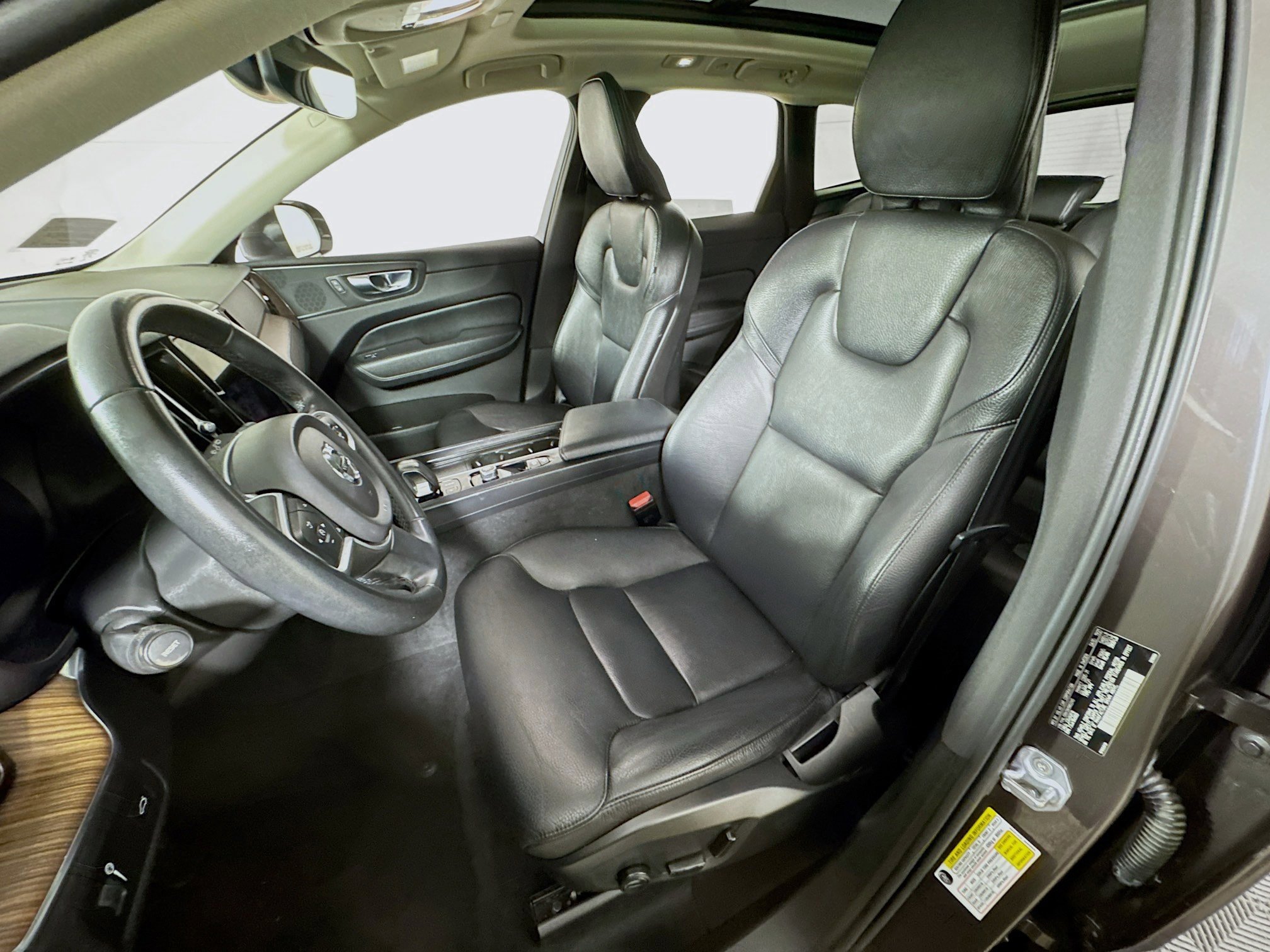 Used 2022 Volvo XC60 B5 Momentum AWD/4WD image 14