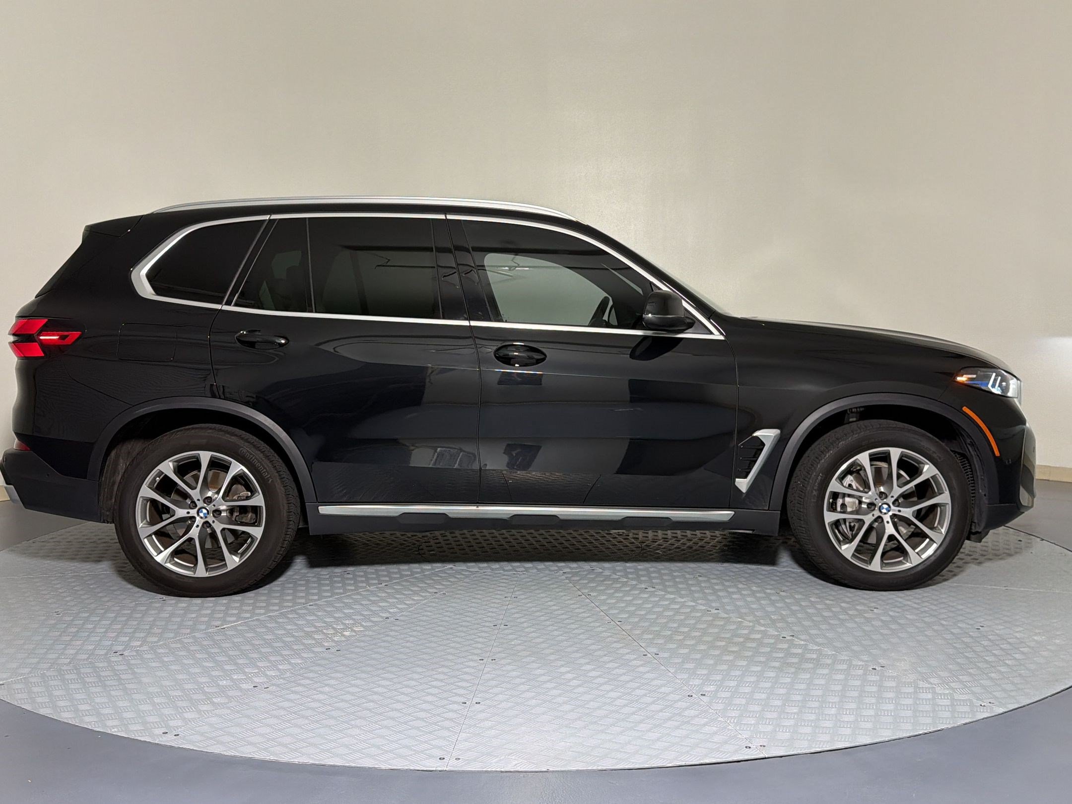 Used 2024 BMW X5 sDrive40i w/ Premium Package RWD image 3