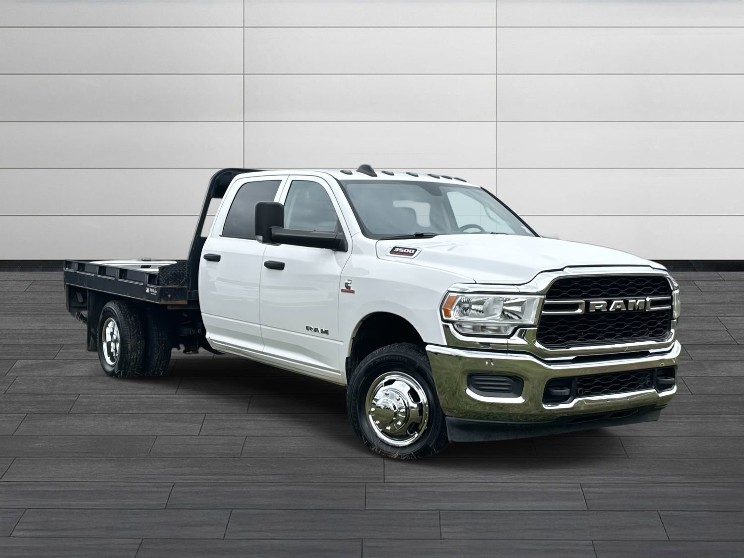 Used 2019 RAM 3500 Tradesman w/ Chrome Appearance Group image 2