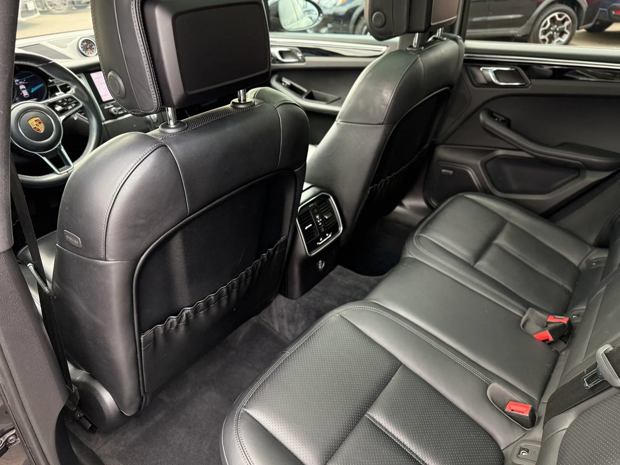 Used 2018 Porsche Macan Sport Edition AWD/4WD image 15