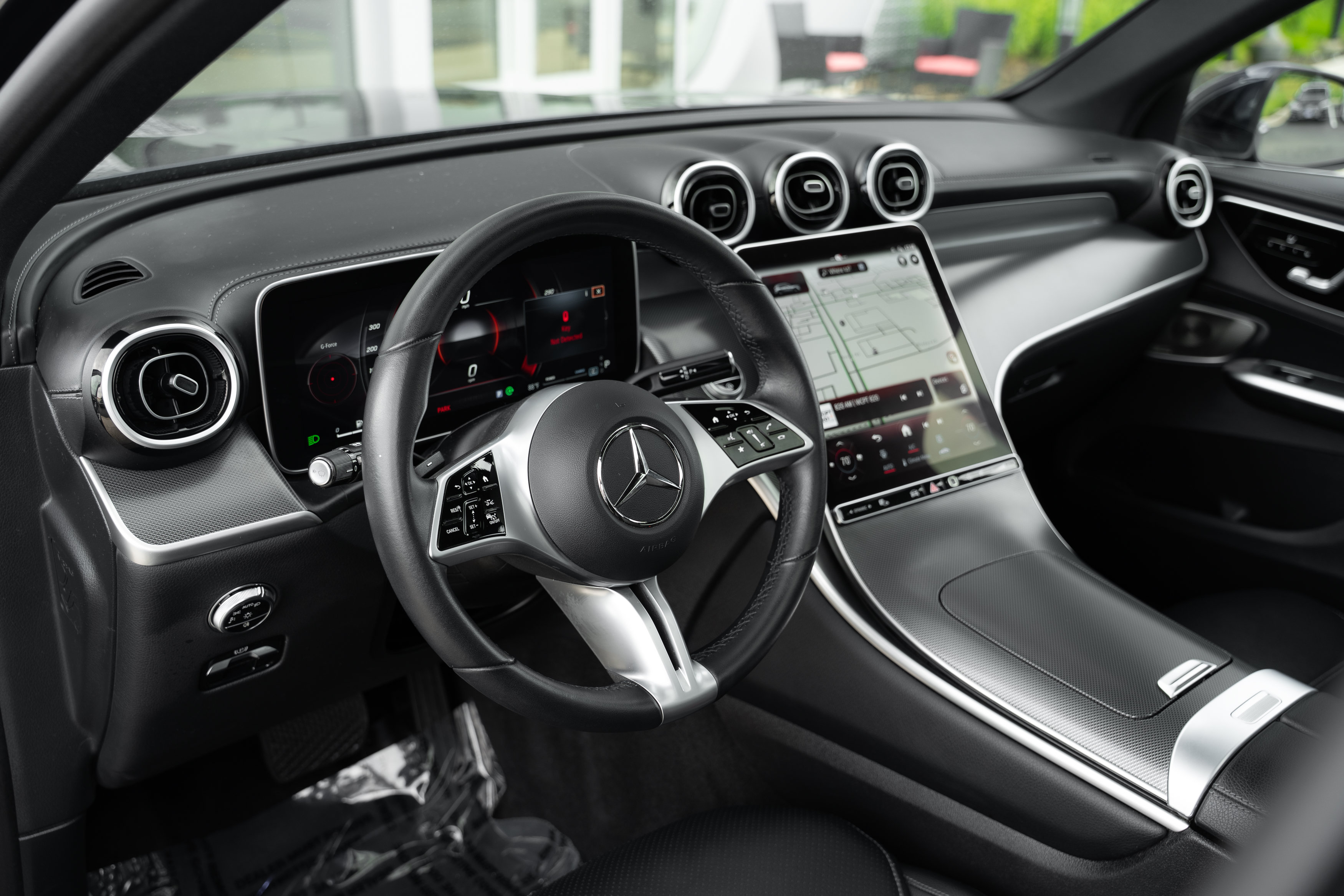 Used 2024 Mercedes-Benz GLC 300 4MATIC image 10