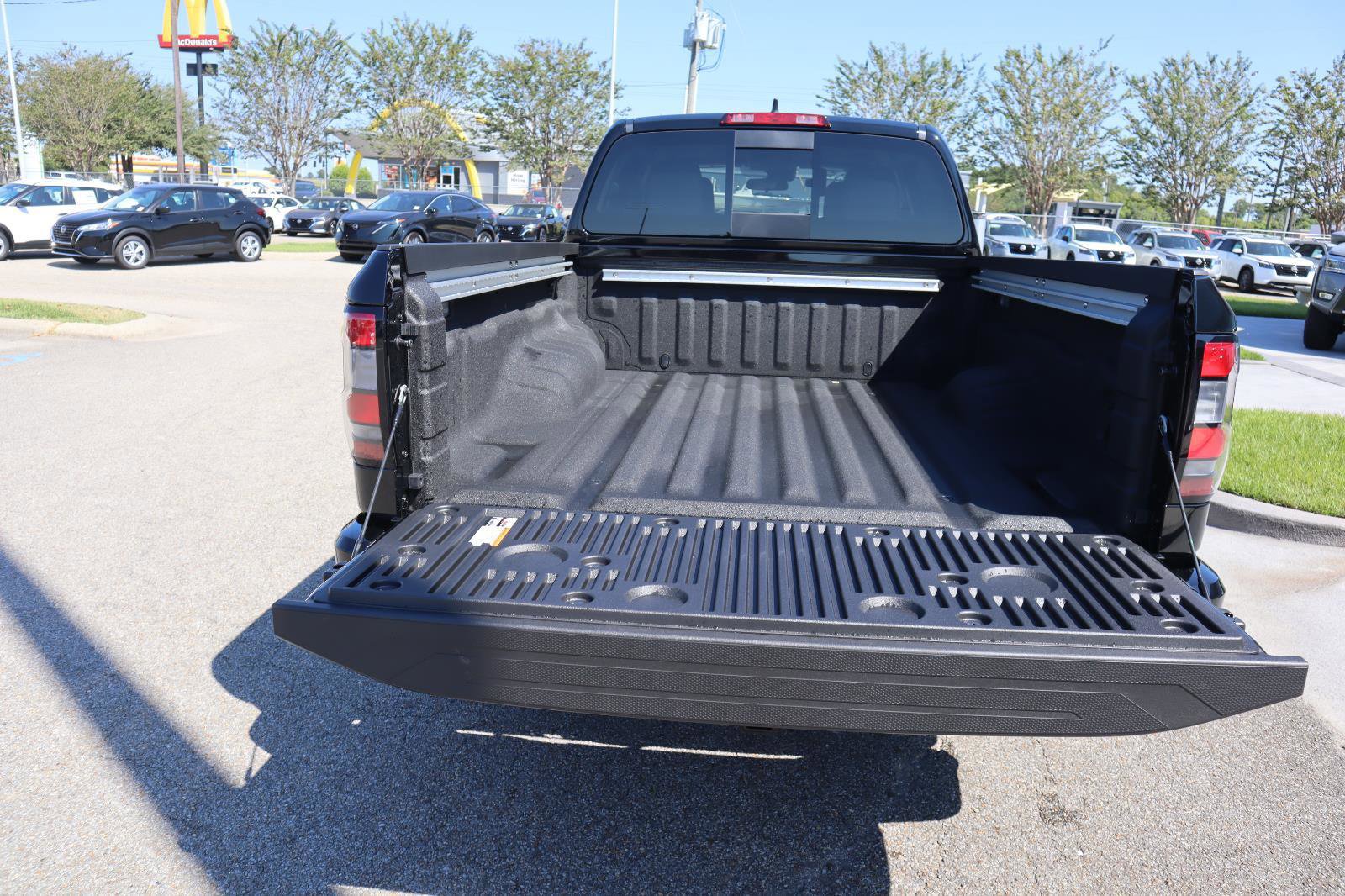 New 2026 Nissan Frontier SV image 9