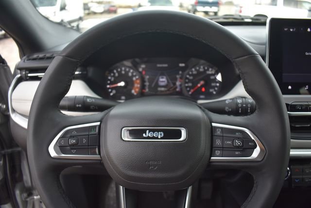 Used 2025 Jeep Compass Limited image 28