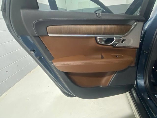 Used 2025 Volvo V90 B6 Cross Country Ultra AWD/4WD image 8