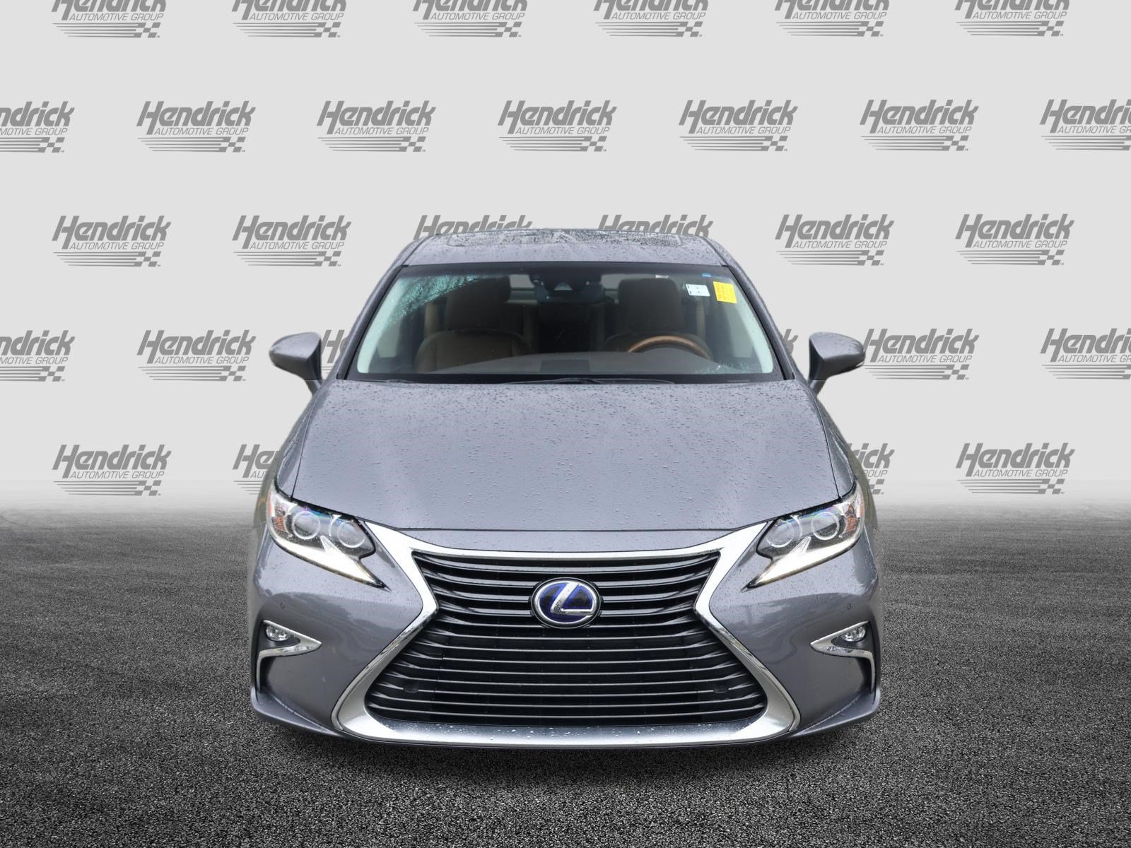 Used 2016 Lexus ES 300h w/ Luxury Package w/Wood Trim FWD image 3