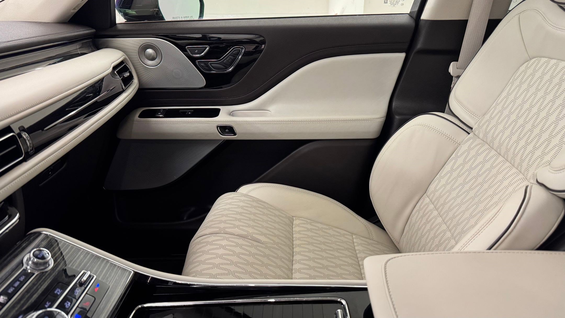 Used 2023 Lincoln Aviator Black Label w/ Dynamic Handling Package image 47