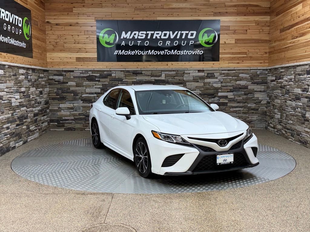 Used 2020 Toyota Camry SE video 2