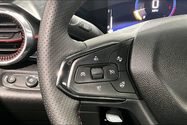 Used 2025 Chevrolet Trax RS w/ Sunroof Package image 11