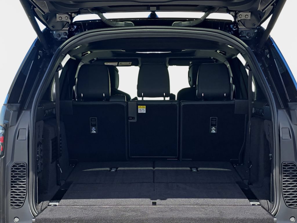 New 2026 Land Rover Discovery Limited Edition AWD/4WD image 12