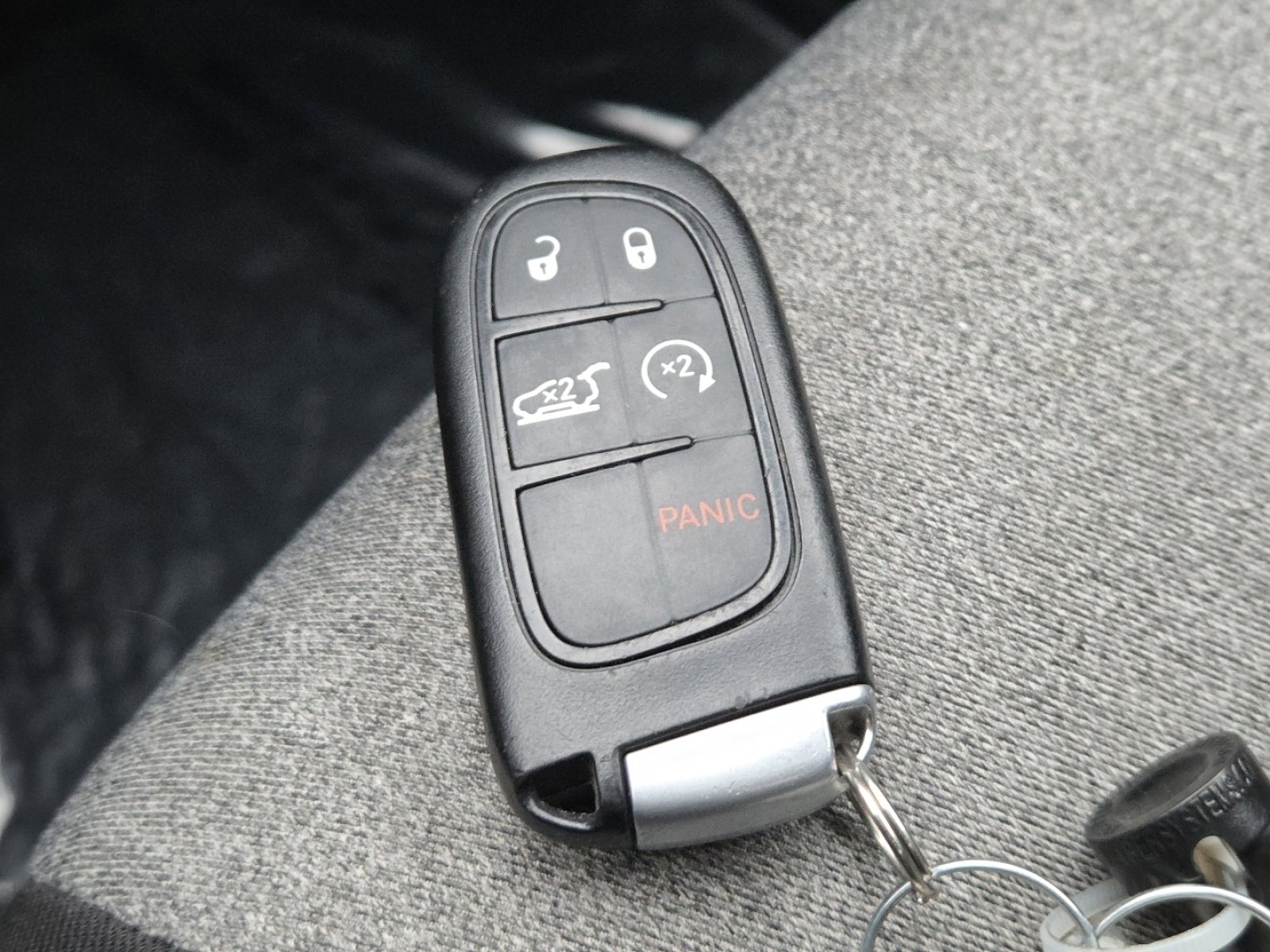 Used 2014 Jeep Cherokee Latitude w/ Comfort/Convenience Group image 30