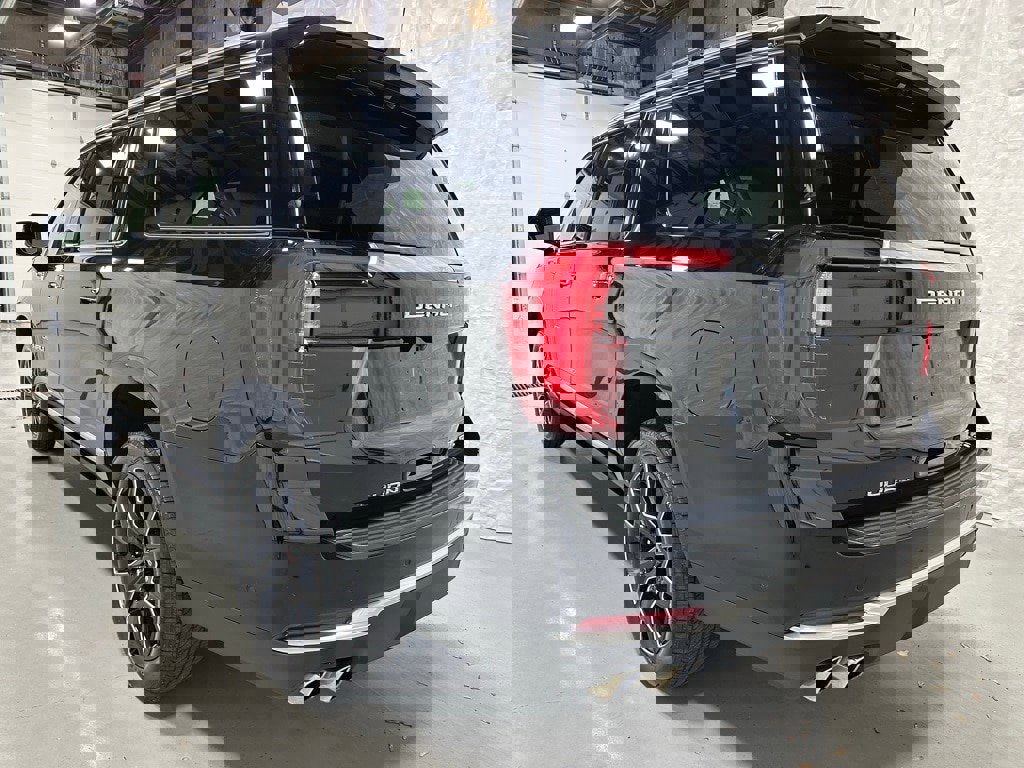 Used 2025 GMC Yukon XL Denali w/ Sun & Power Step Package image 5