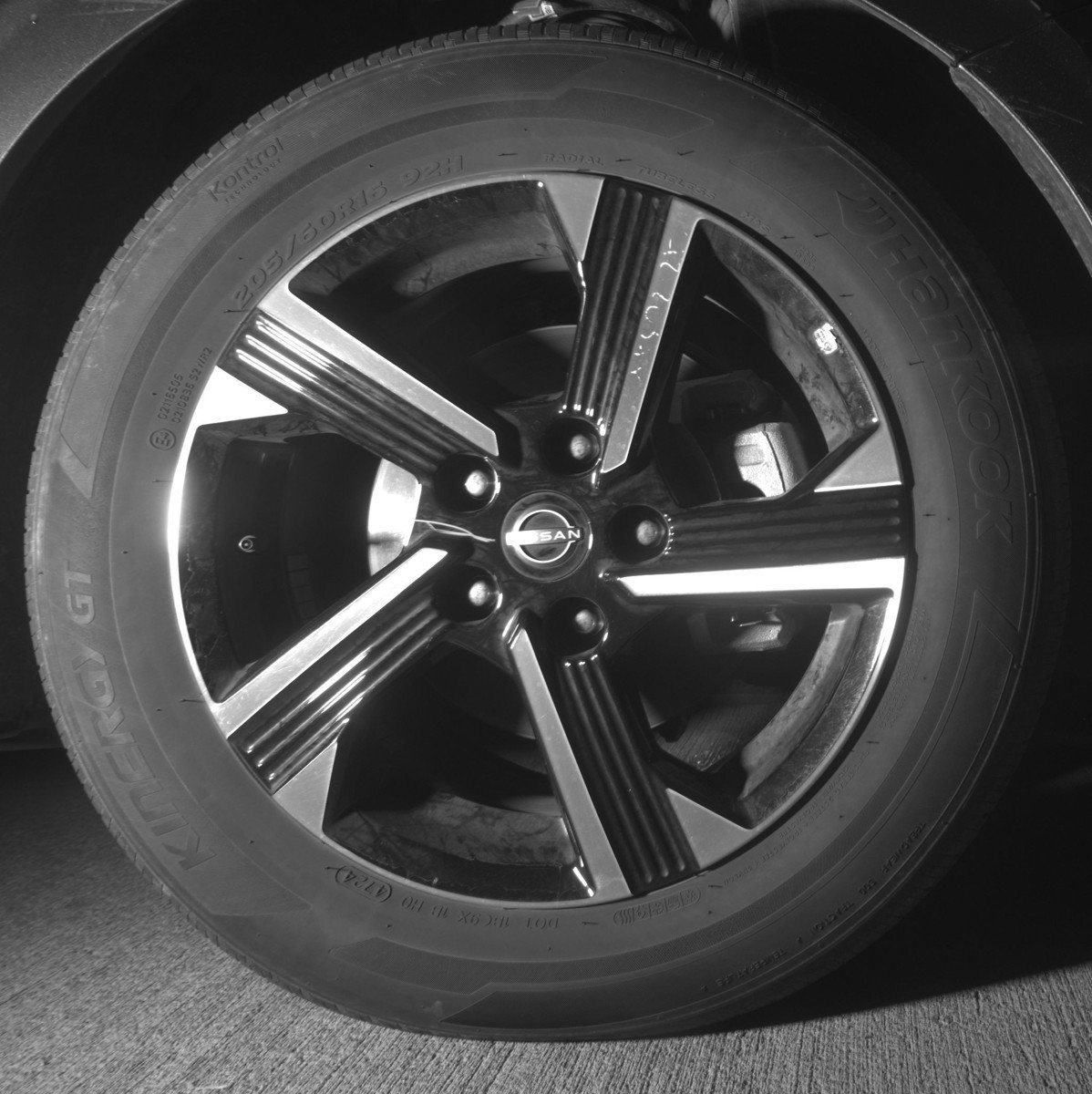 Used 2025 Nissan Sentra SV FWD image 13