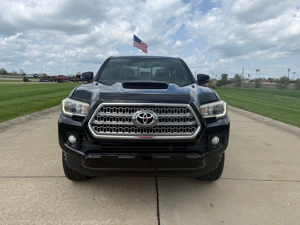 Used 2016 Toyota Tacoma TRD Sport w/ Premium & Technology Package AWD/4WD image 9
