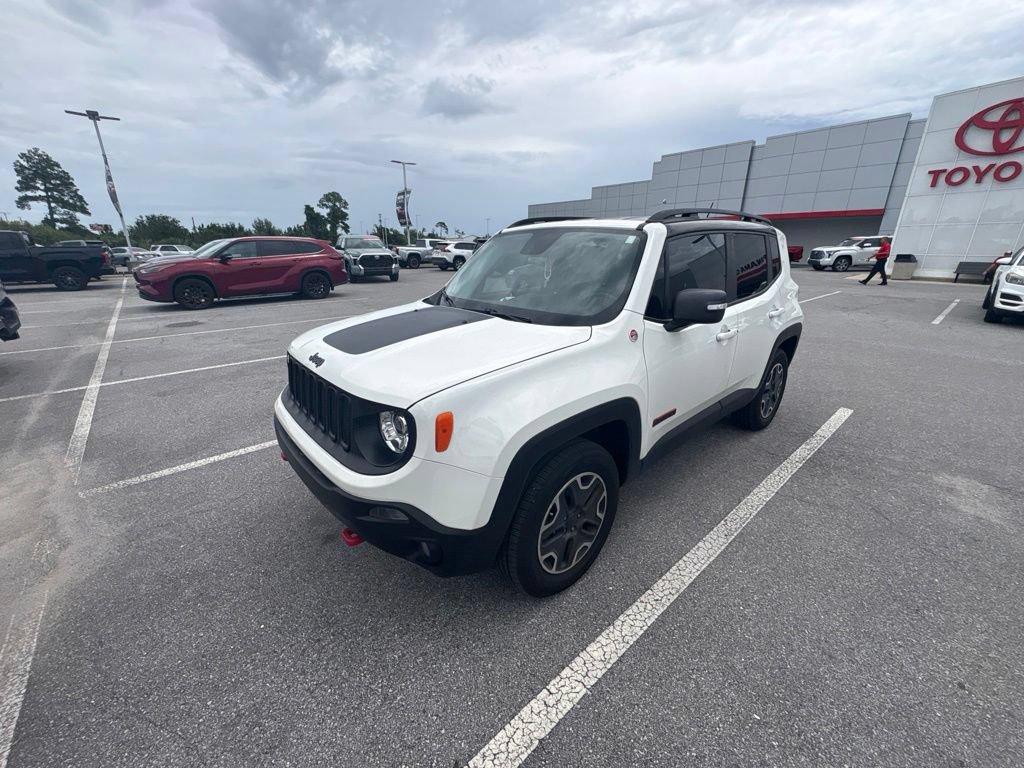 Used 2017 Jeep Renegade Trailhawk AWD/4WD image 6
