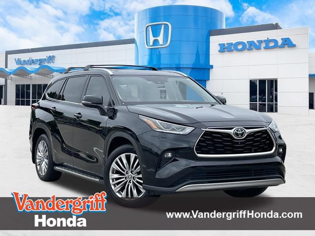 Used 2024 Toyota Highlander Platinum FWD image 1