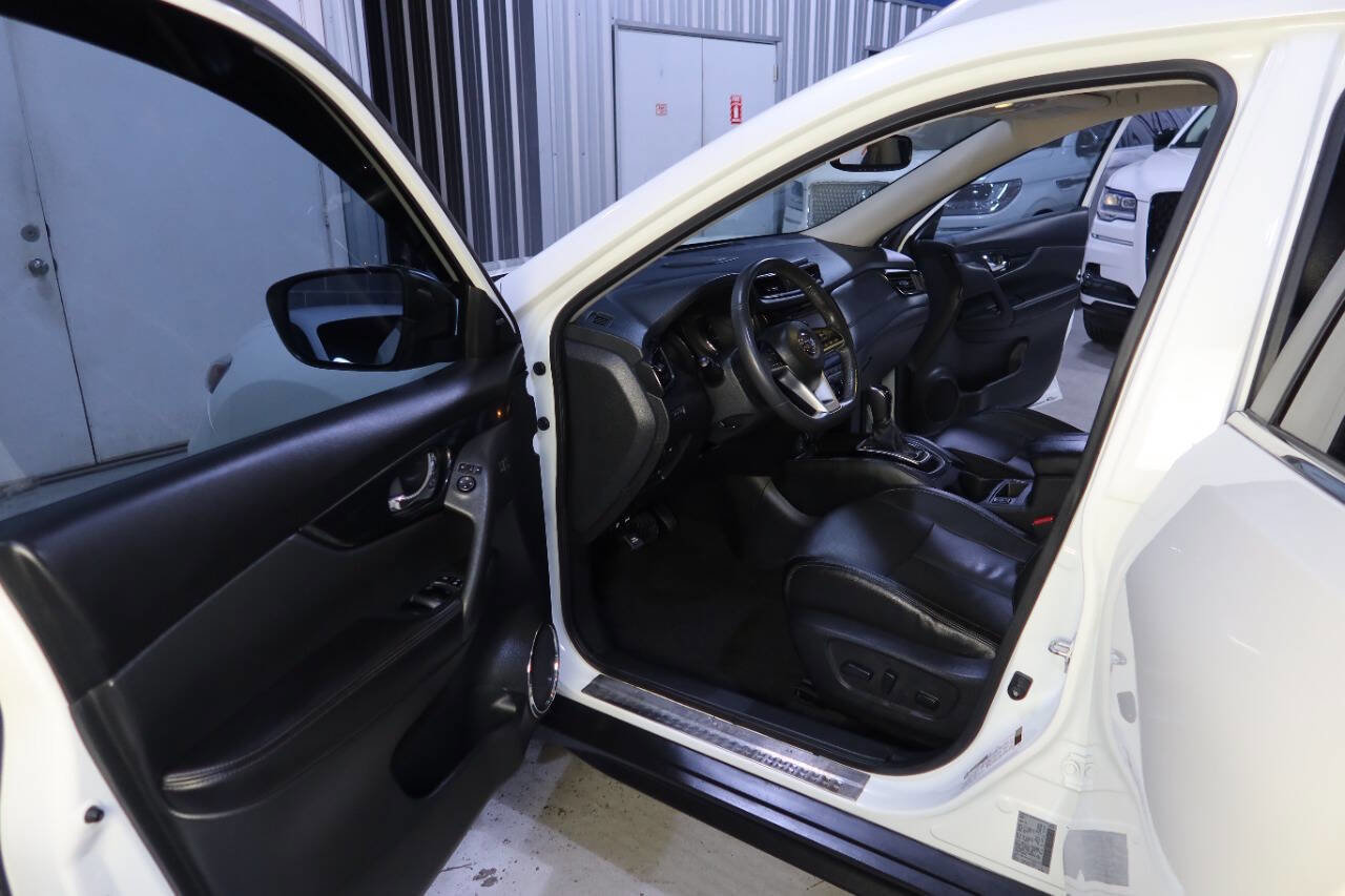 Used 2017 Nissan Rogue SL w/ SL Premium Package image 17