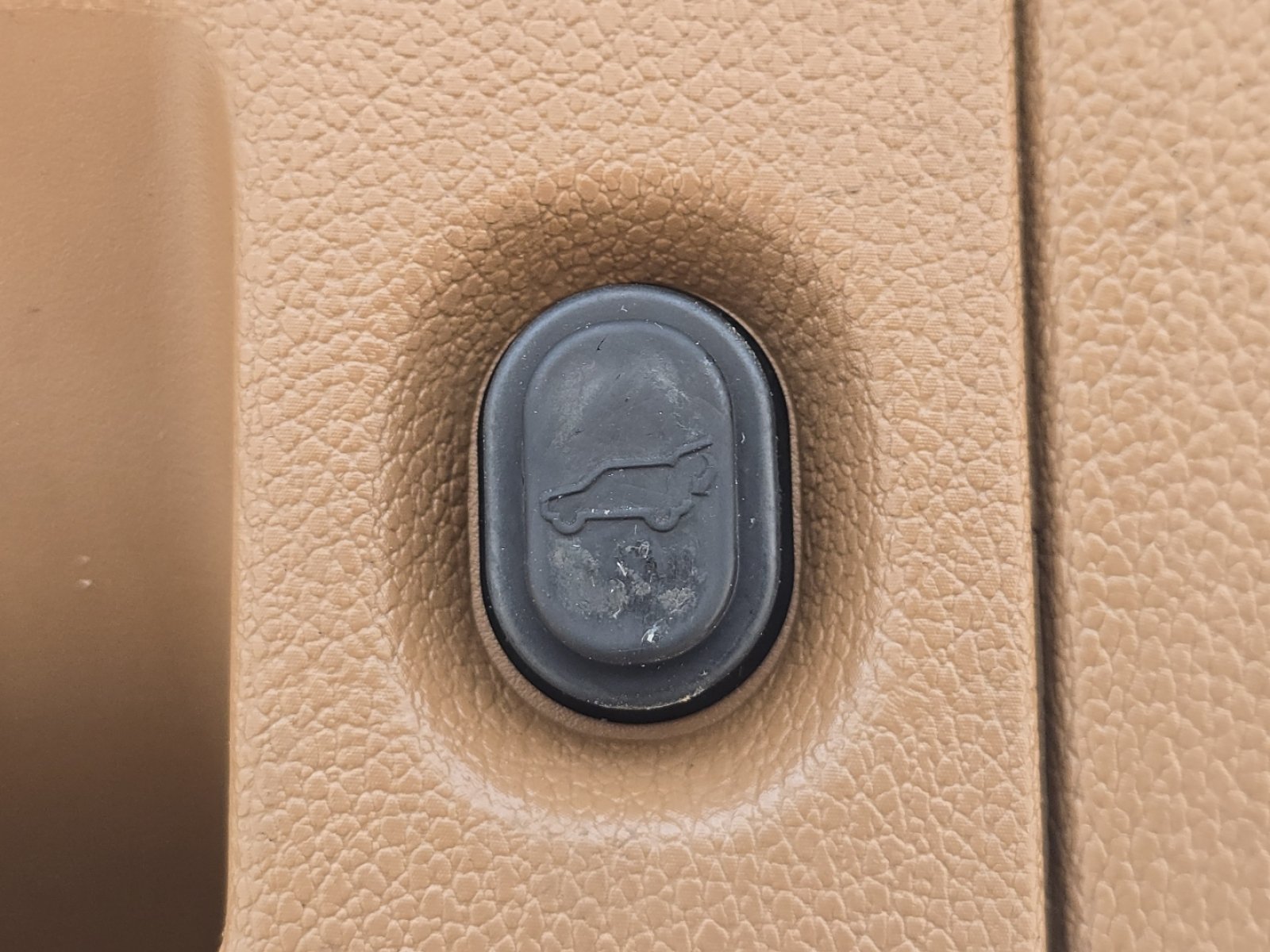 Used 2016 Cadillac Escalade Platinum AWD/4WD image 22