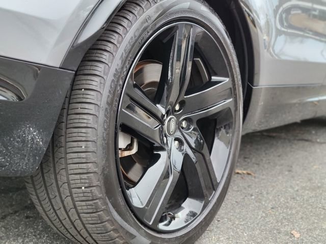 Used 2025 Land Rover Discovery Dynamic SE image 46