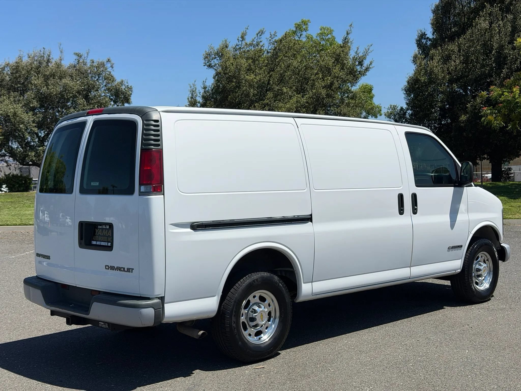 Used 2001 Chevrolet Express 3500 RWD image 12