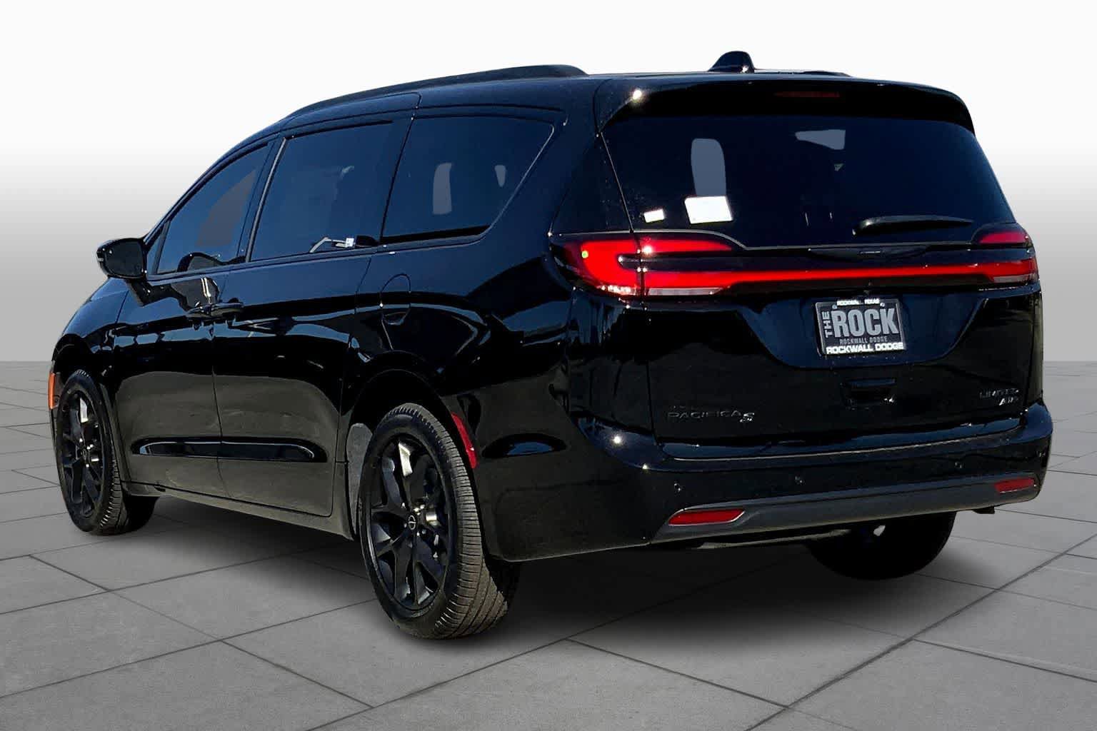New 2026 Chrysler Pacifica Limited image 10