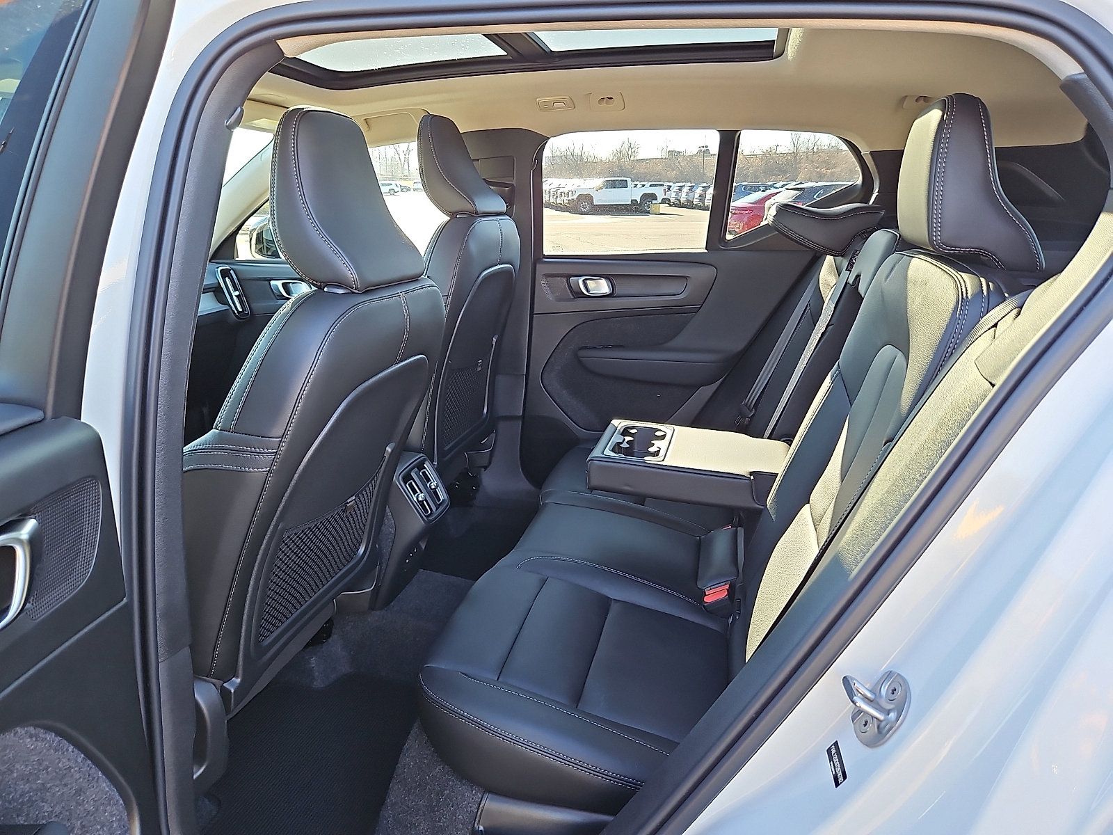 New 2026 Volvo XC40 B5 Plus w/ Protection Package Premier AWD/4WD image 9