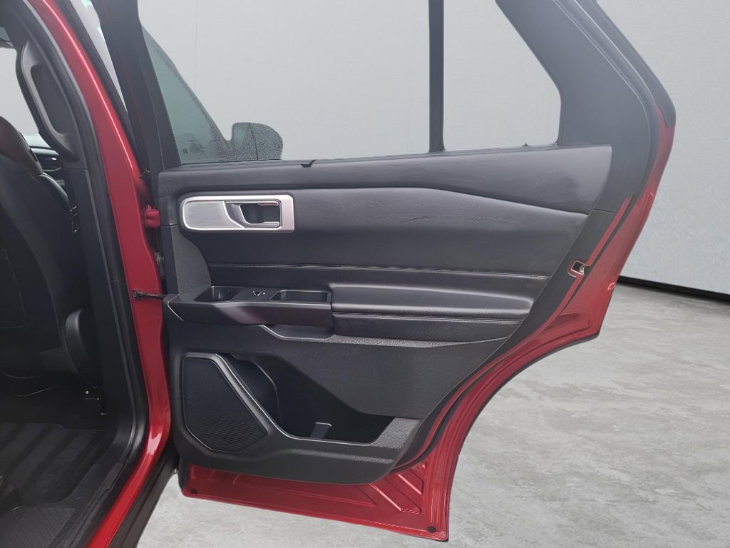 Used 2020 Ford Explorer Platinum w/ Premium Technology Package image 34