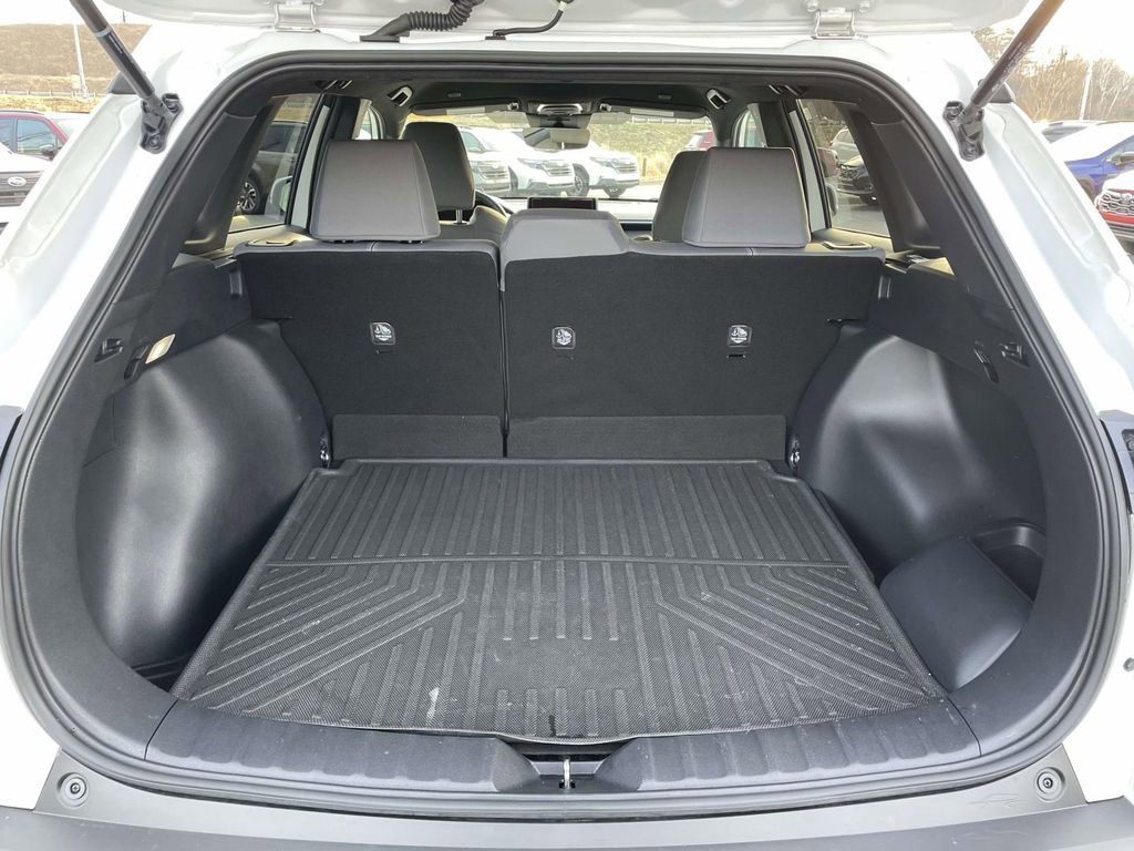 Used 2024 Toyota Corolla Cross SE image 30