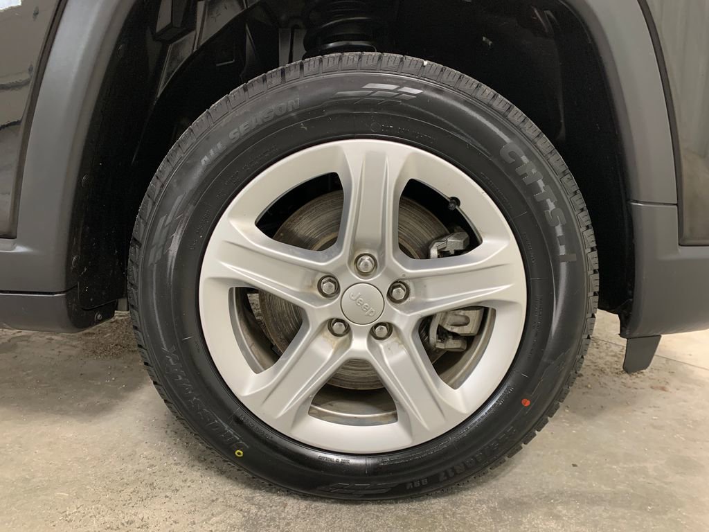 Used 2023 Jeep Compass Sport image 12