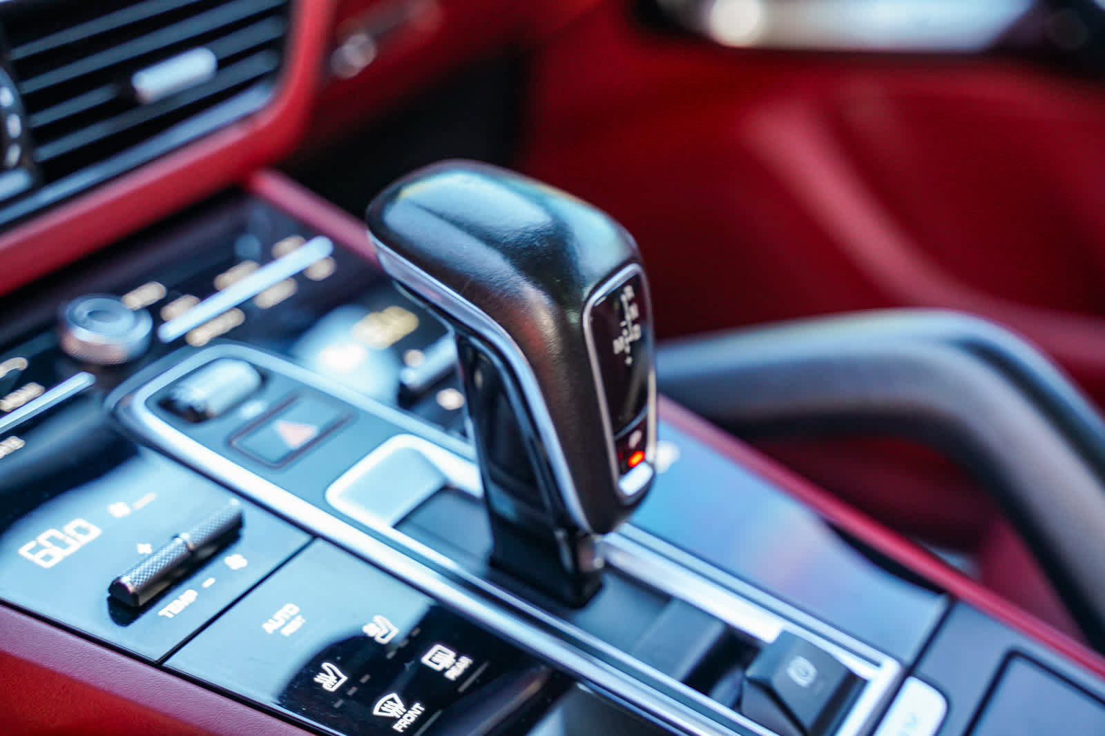 Used 2020 Porsche Cayenne Turbo image 19