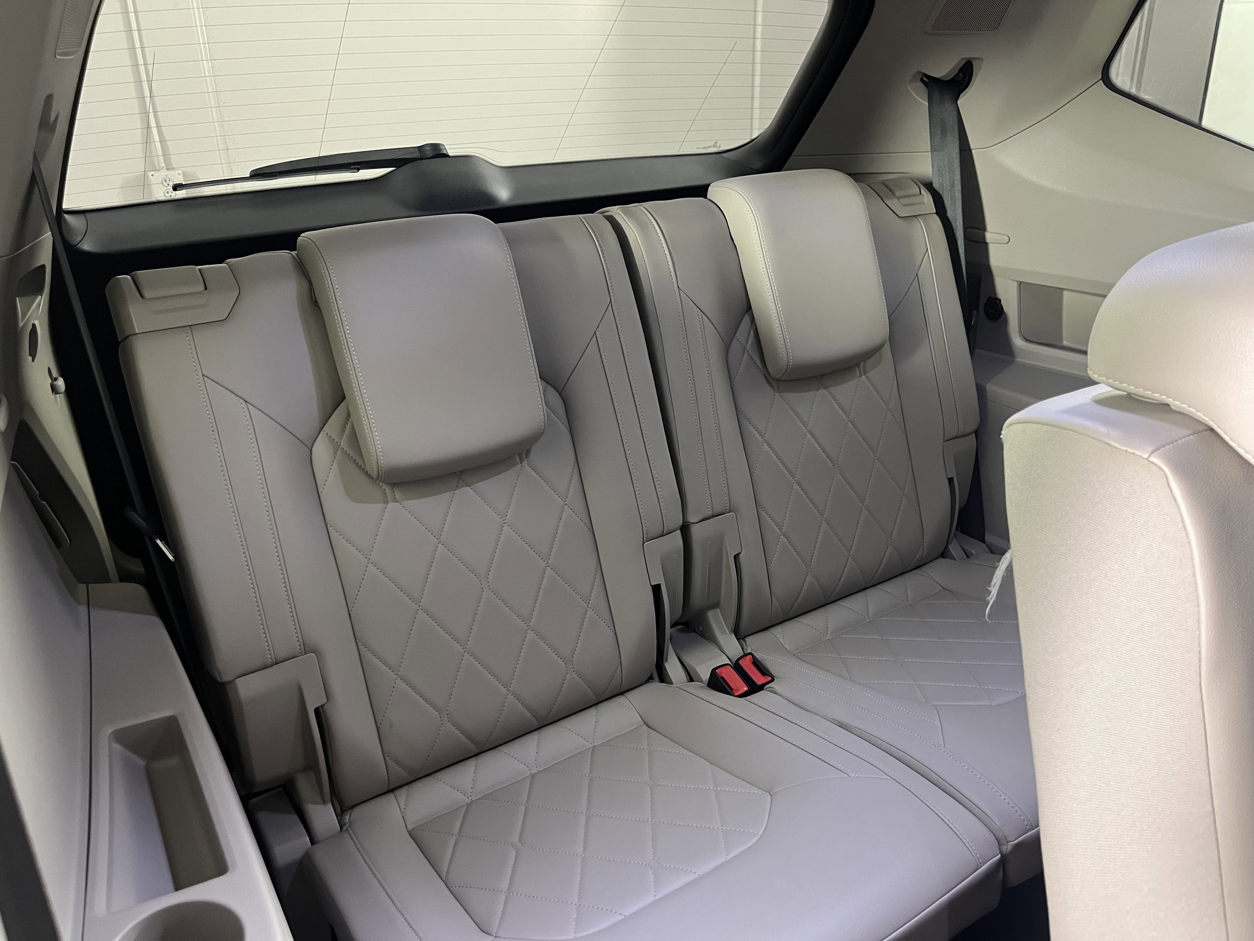 Certified 2024 Volkswagen Atlas SEL Premium R-Line AWD/4WD image 28