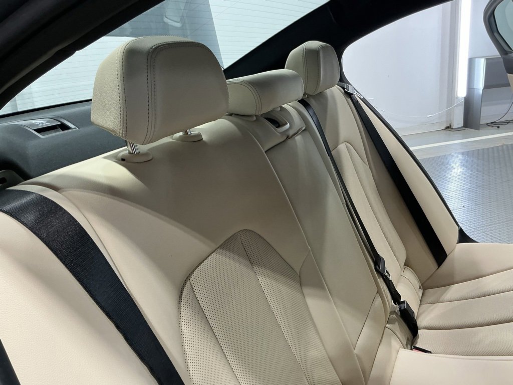 Used 2025 BMW 330i Sedan w/ Convenience Package image 27