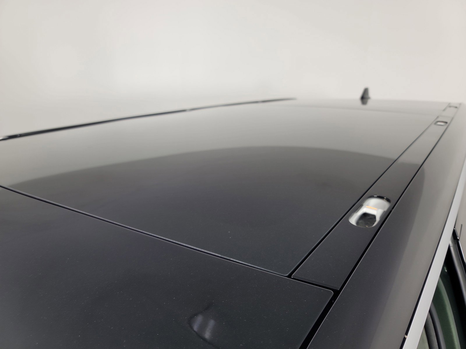 Used 2024 Rivian R1S Adventure image 13