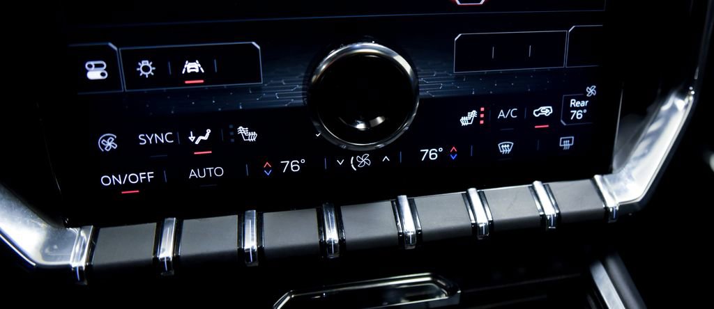 Used 2024 GMC Acadia Denali image 28