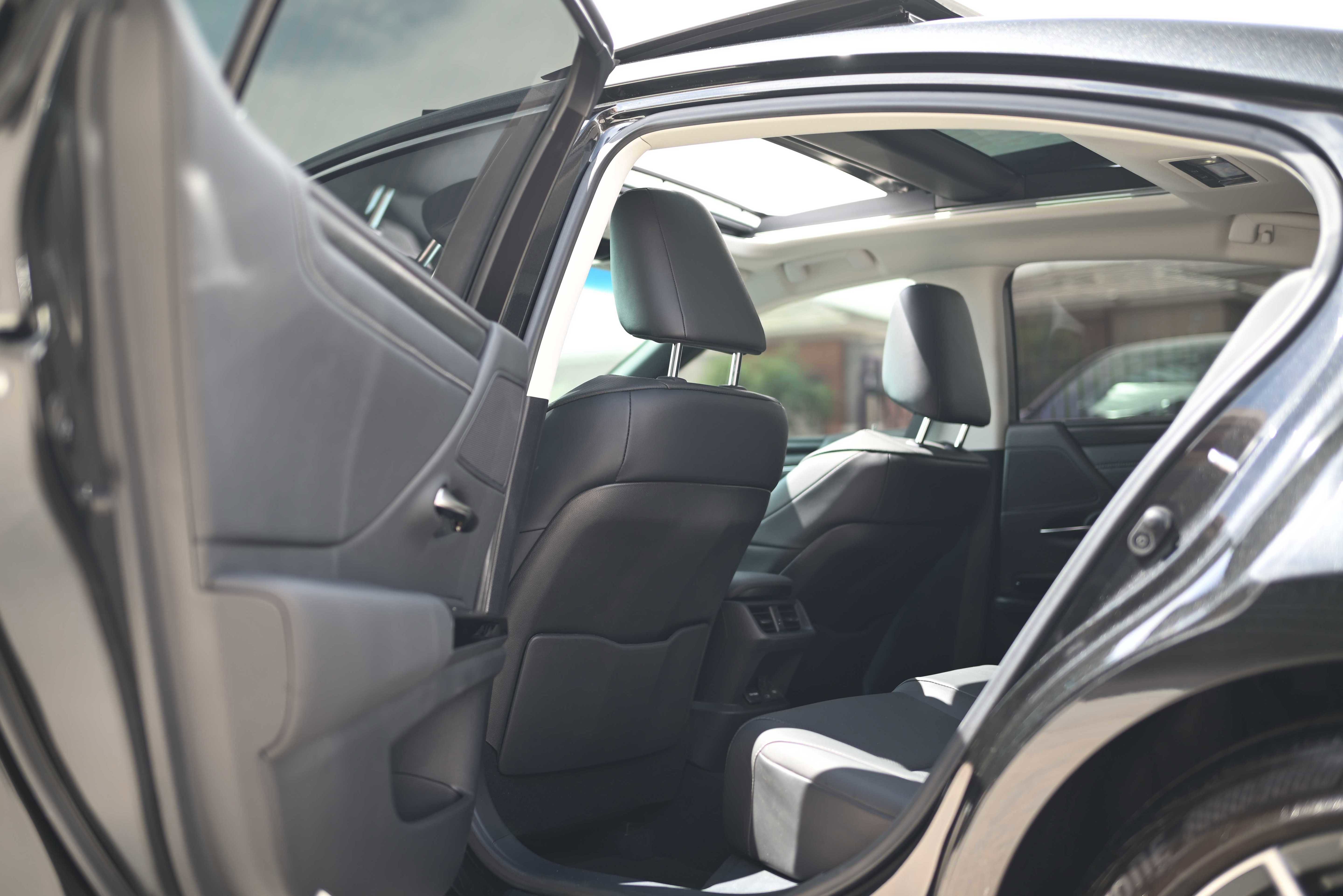 Used 2025 Lexus ES 350 w/ Premium Package image 9