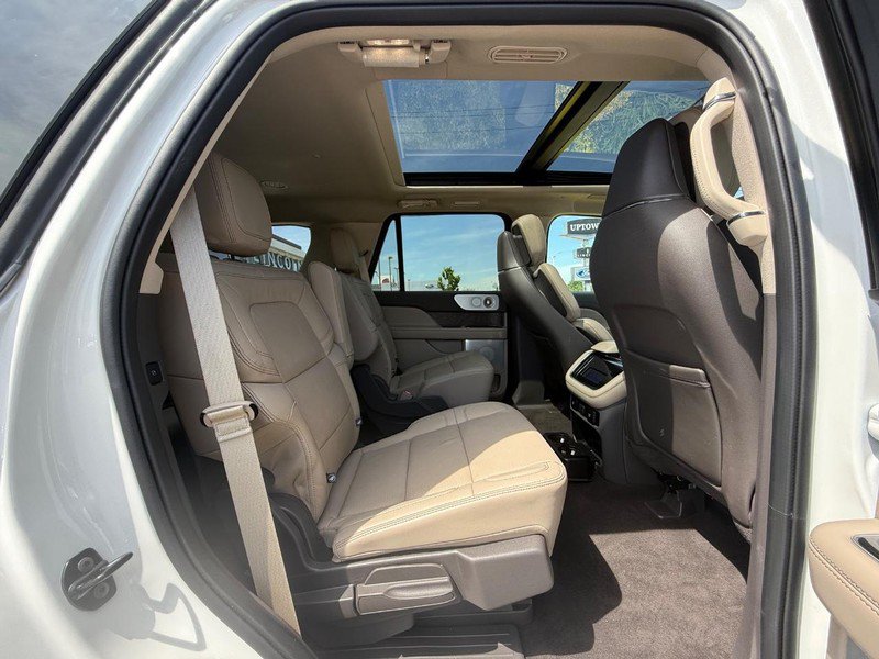 Certified 2024 Lincoln Navigator Reserve AWD/4WD image 14