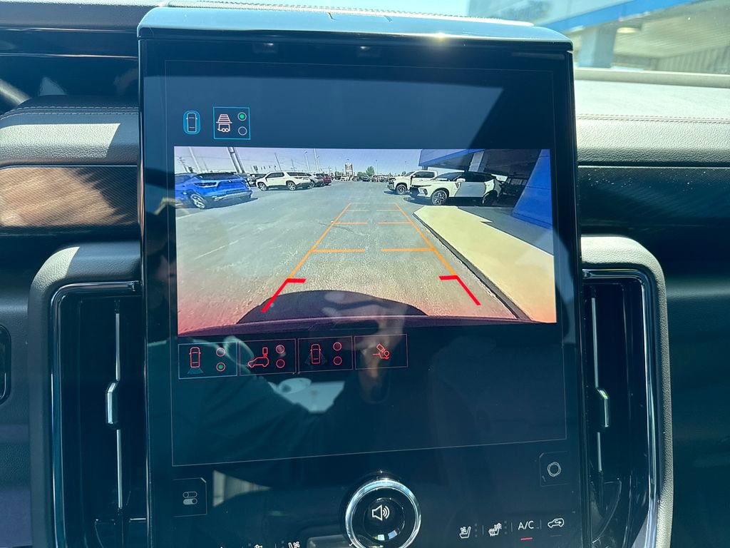 Used 2025 GMC Yukon AT4 w/ AT4 Premium Package image 21