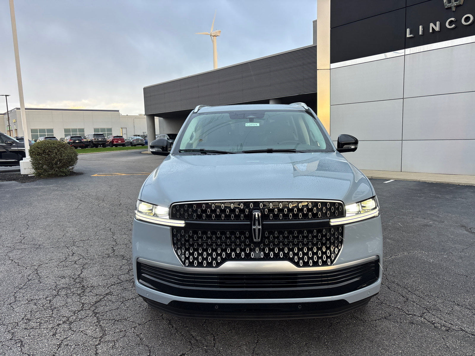 New 2026 Lincoln Navigator Reserve AWD/4WD image 2